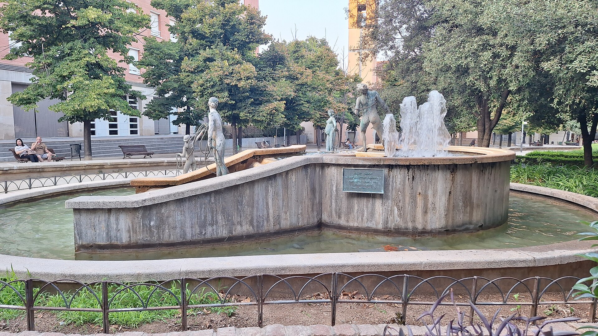 Font de la Dona a la plaça de la Vila de Barberà del Vallès
